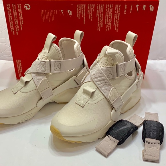 Nike Shoes - Nike Air Huarache City